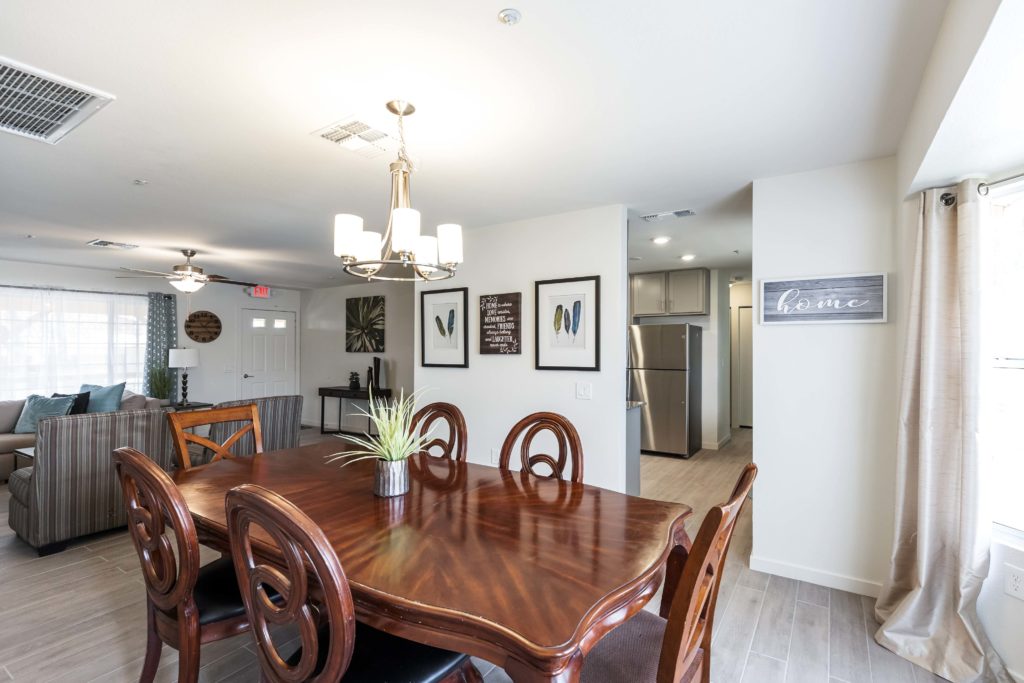 New Vista Ranch by HomeAid dining room